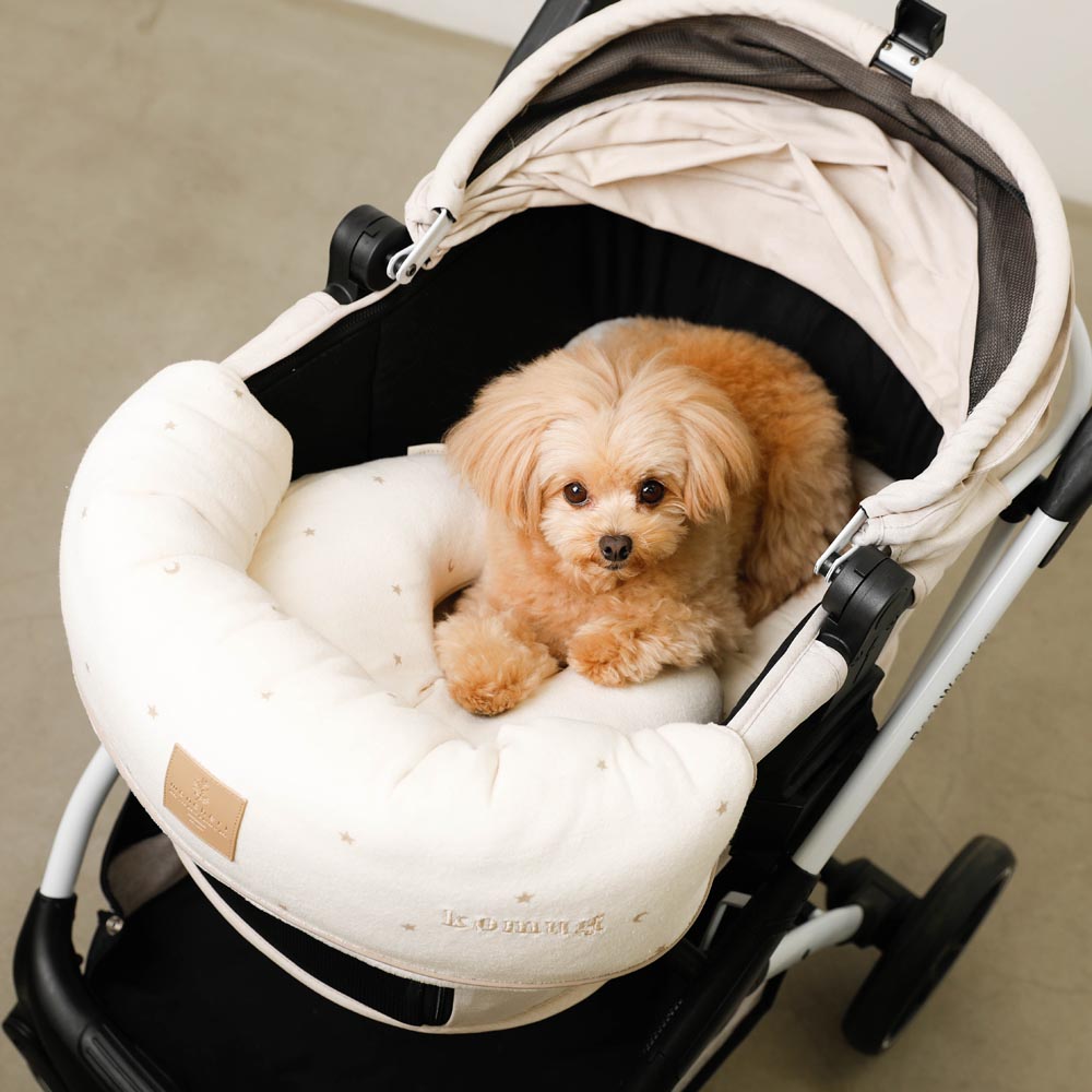 星星和月亮图案带绒毛口袋的宠物车垫枕