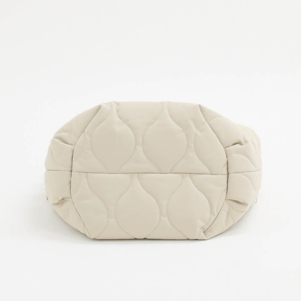 キルティングコンパクトスリングバッグ