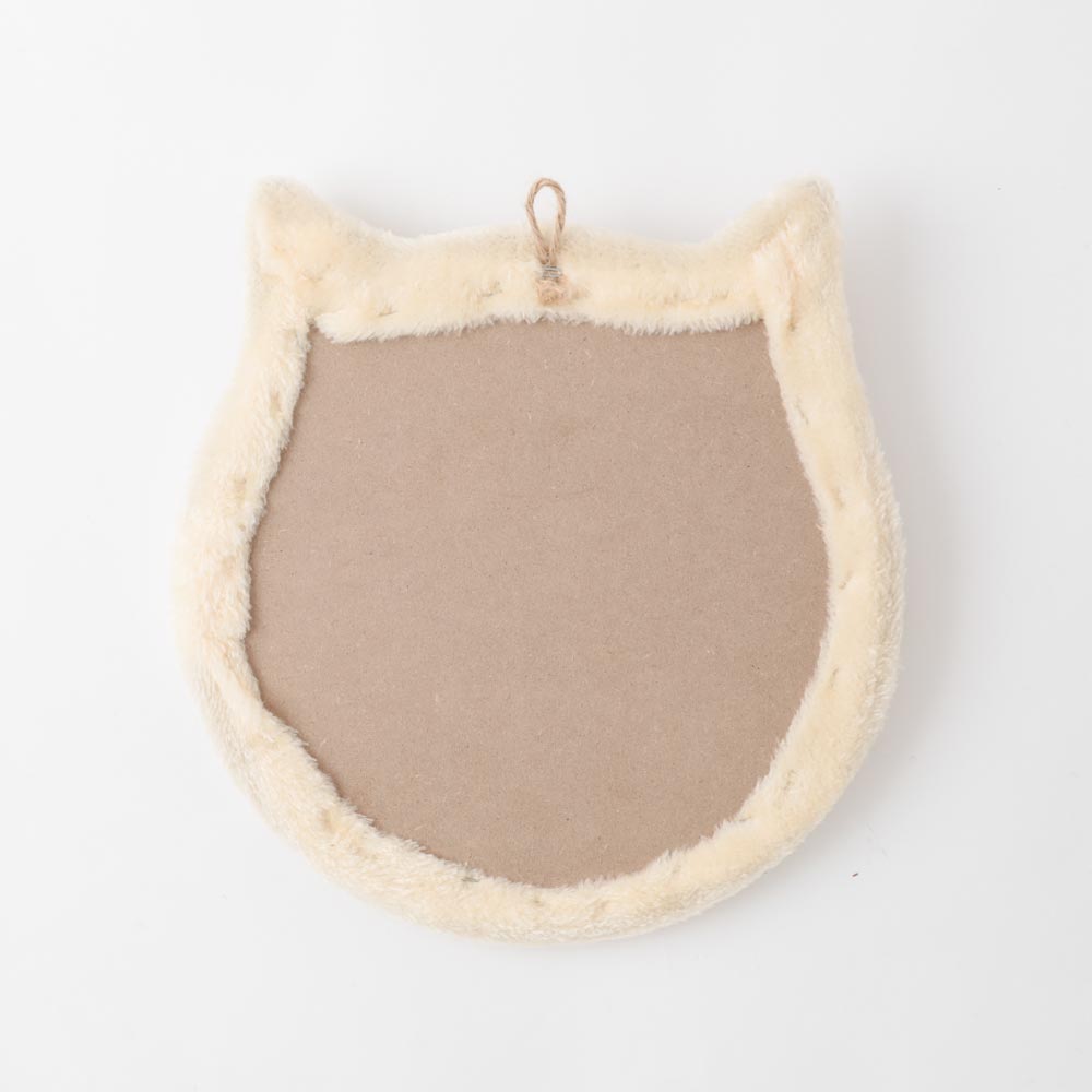 ねこ型壁掛け爪とぎマット