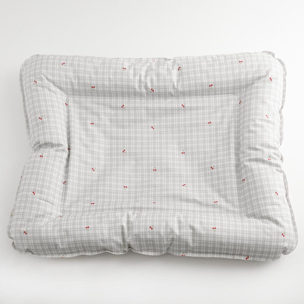 Cool gel mat with cherry check pattern on your chin