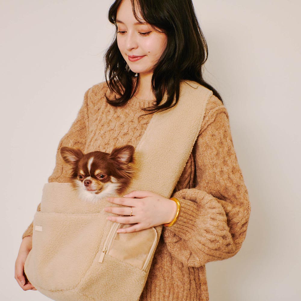 Boa sling bag with cushion