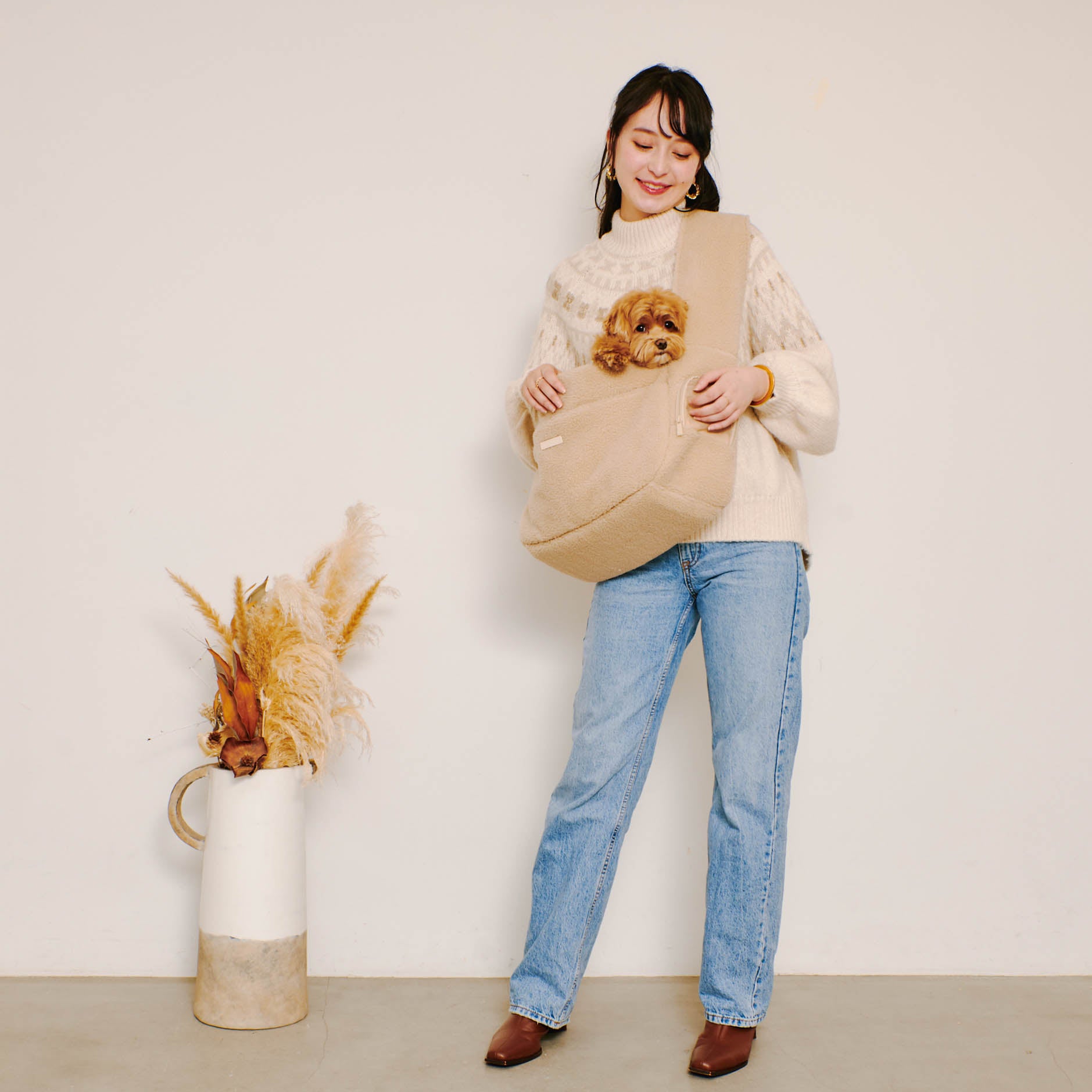 Boa sling bag with cushion