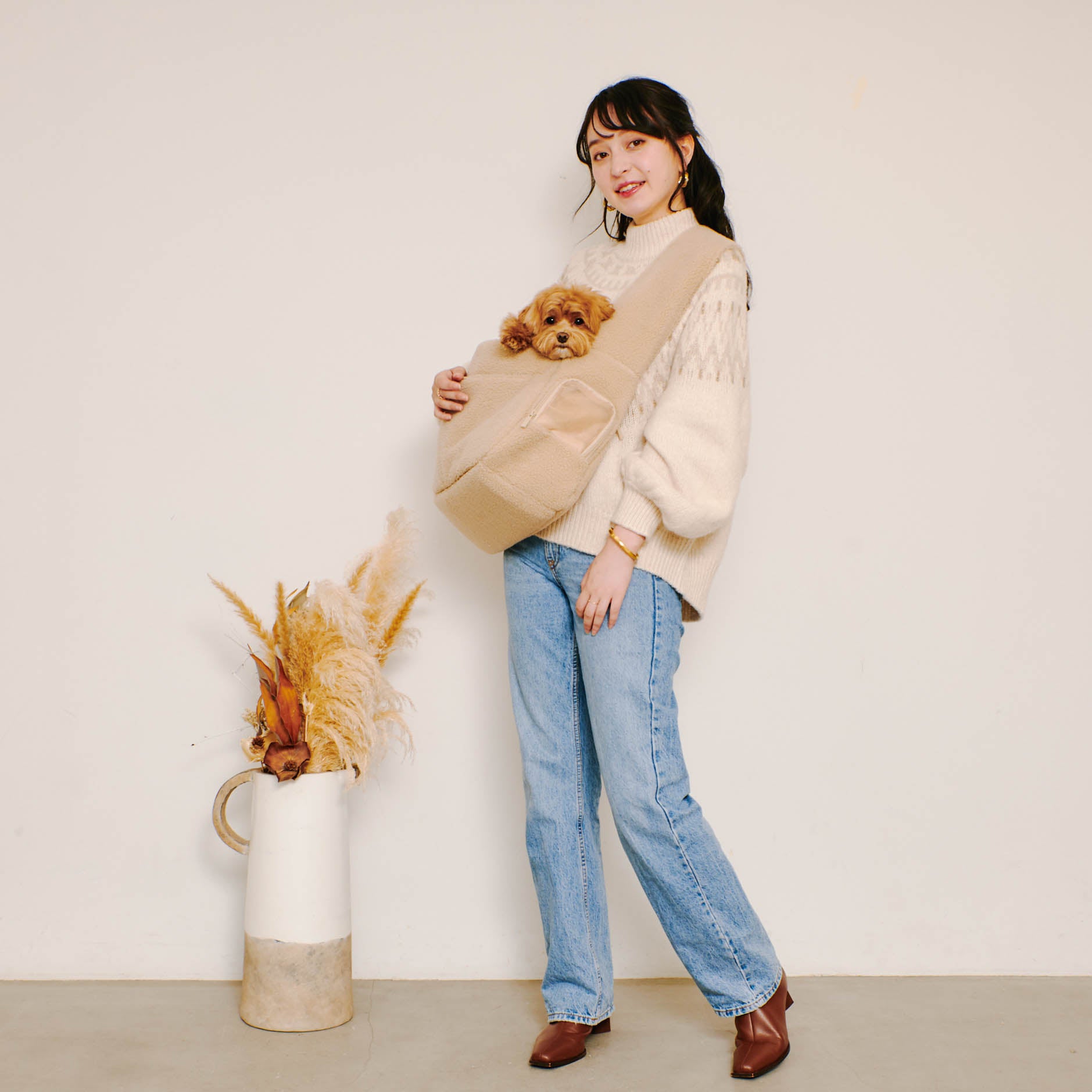 Boa sling bag with cushion