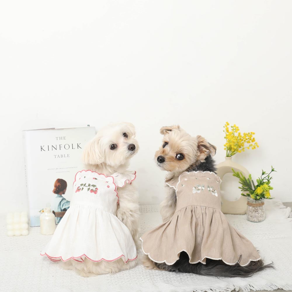 Cool strawberry pattern embroidered scalloped dress [cold pack compatible]