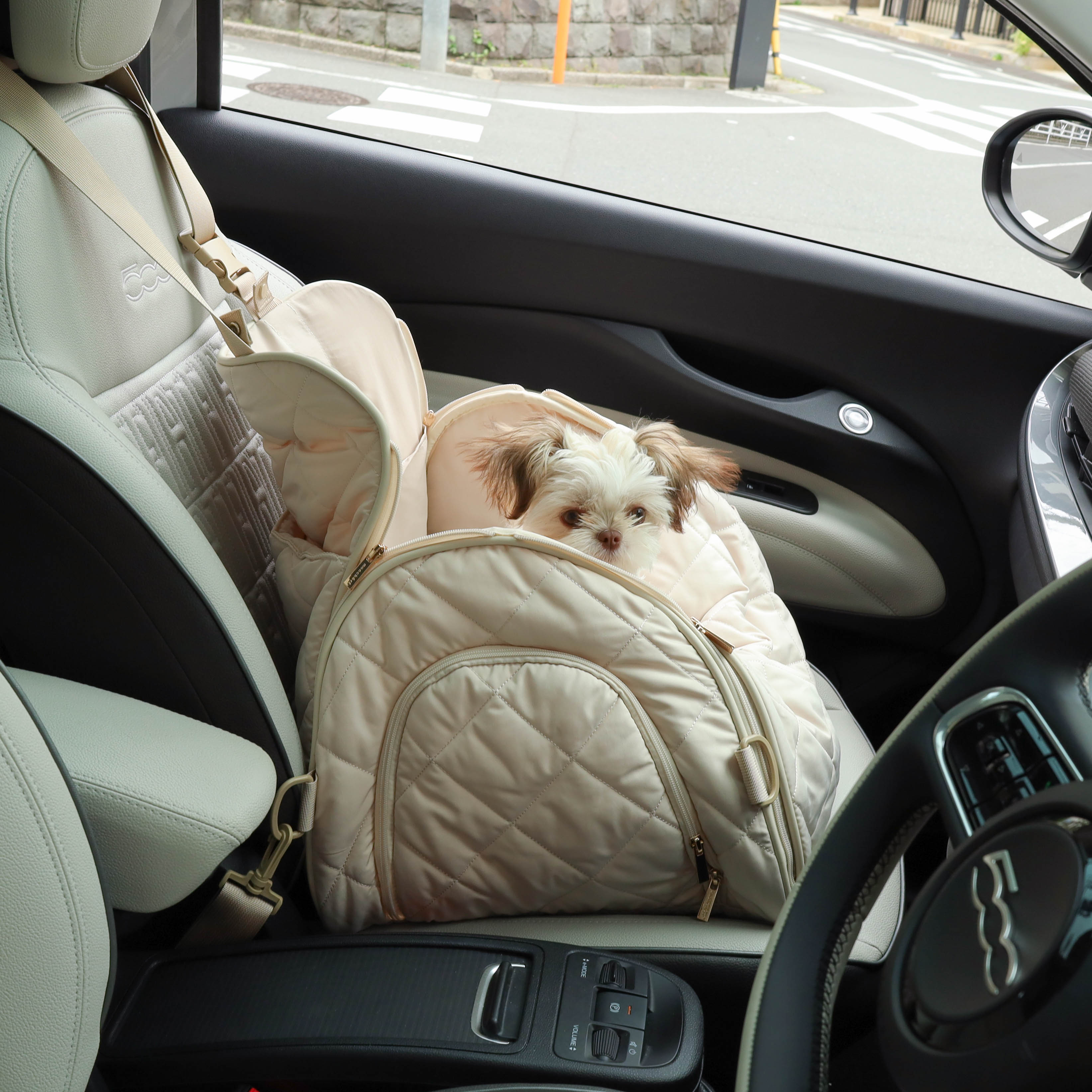 Quilted Triangle Drive Pet Bag