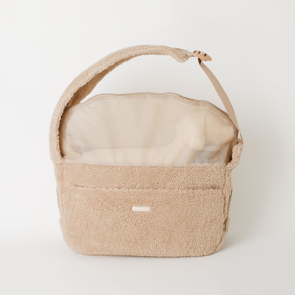 Boa sling bag with cushion