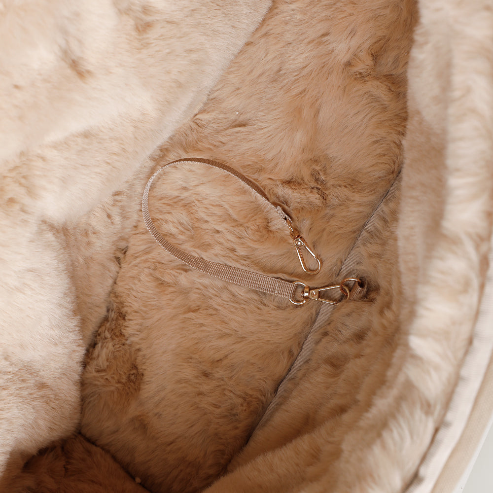Boa sling bag with cushion