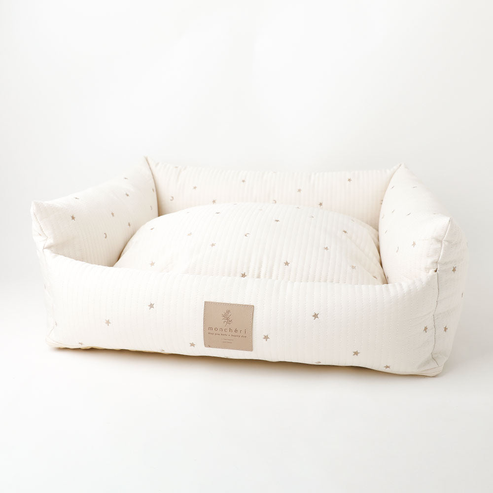 Water repellent star and moon pattern embroidered quilted cushion bed