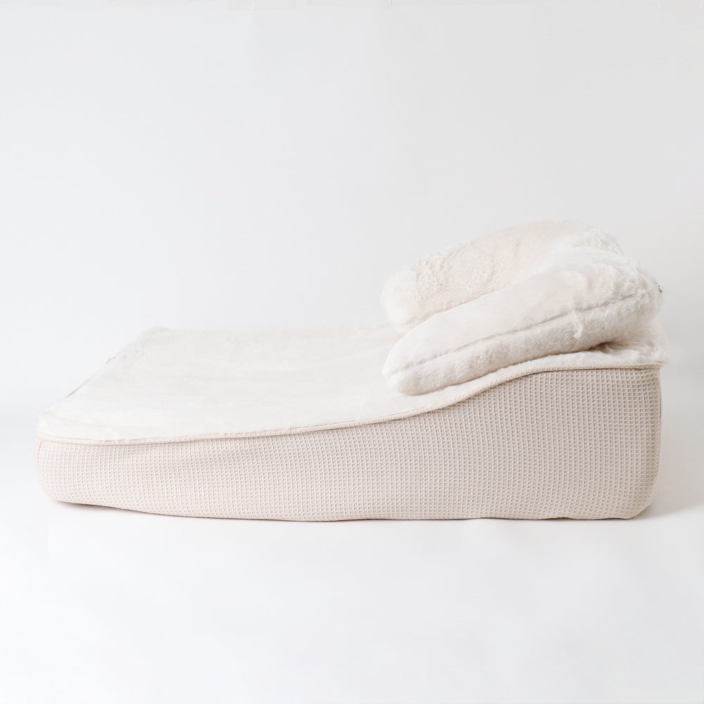 Slope cushion bed with memory foam pillow