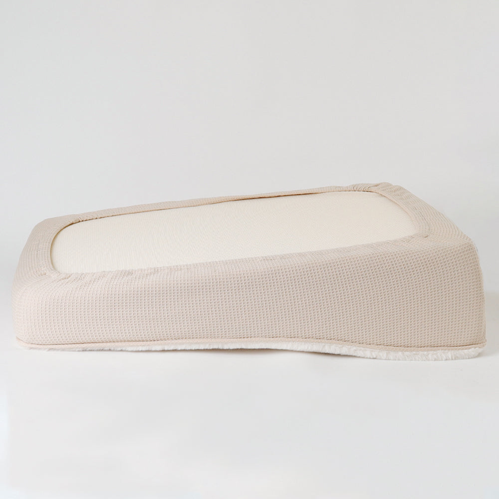 Slope cushion bed with memory foam pillow