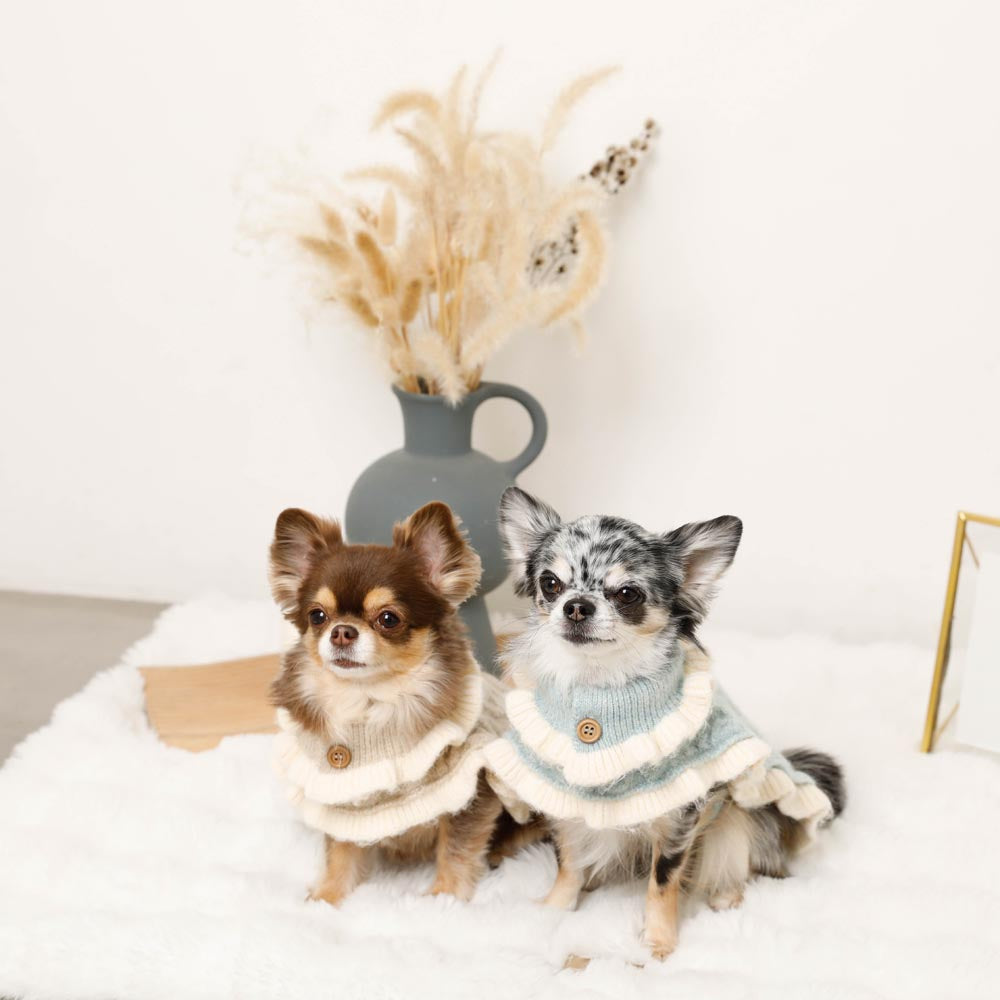 Bicolor frilled cable knit poncho