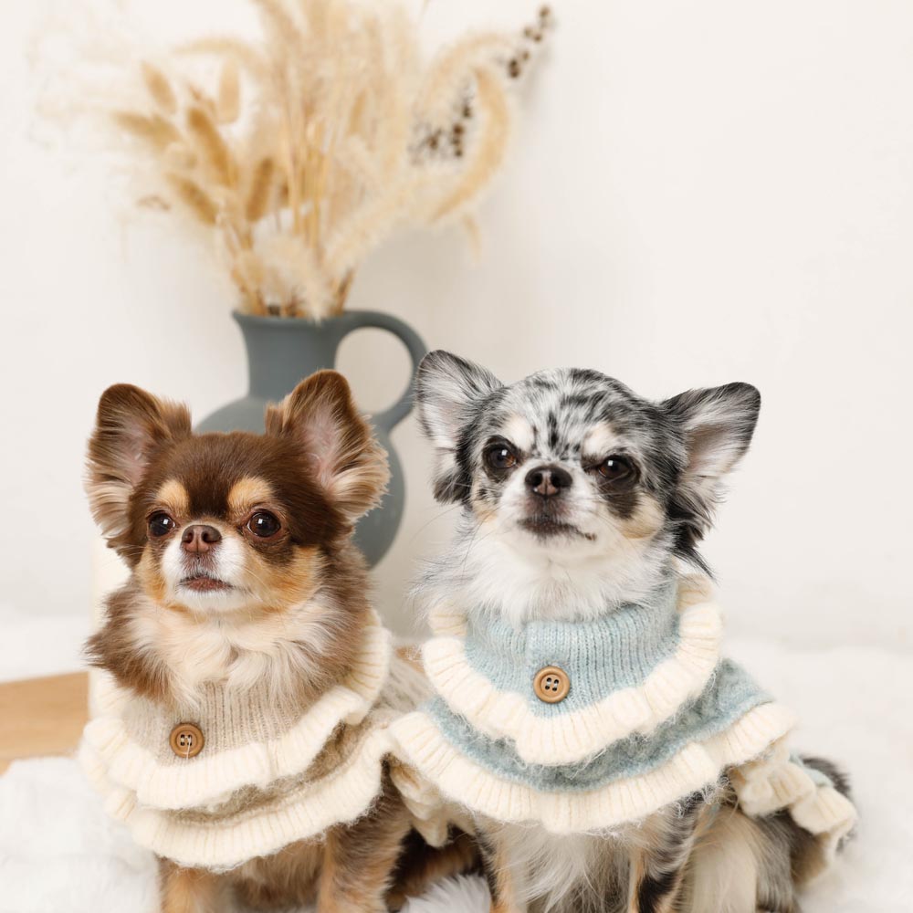 Bicolor frilled cable knit poncho
