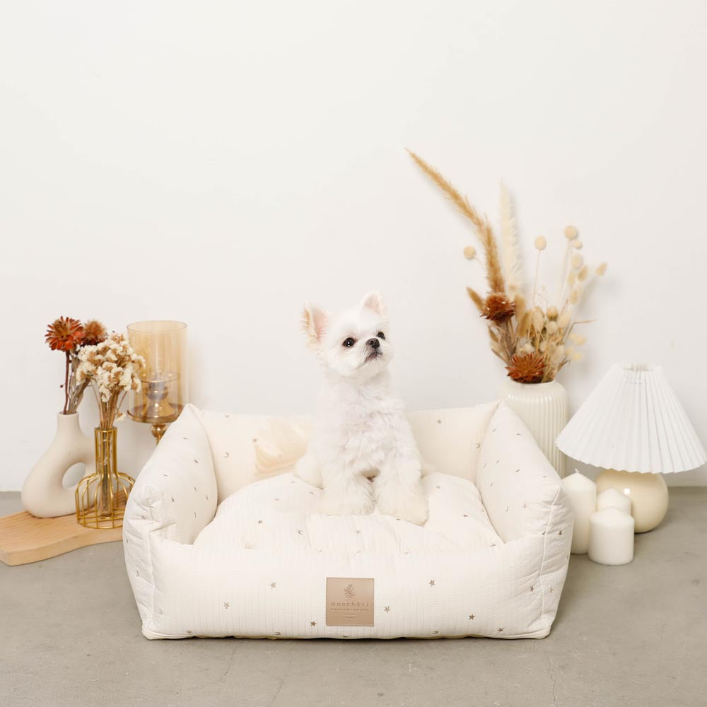 Water repellent star and moon pattern embroidered quilted cushion bed