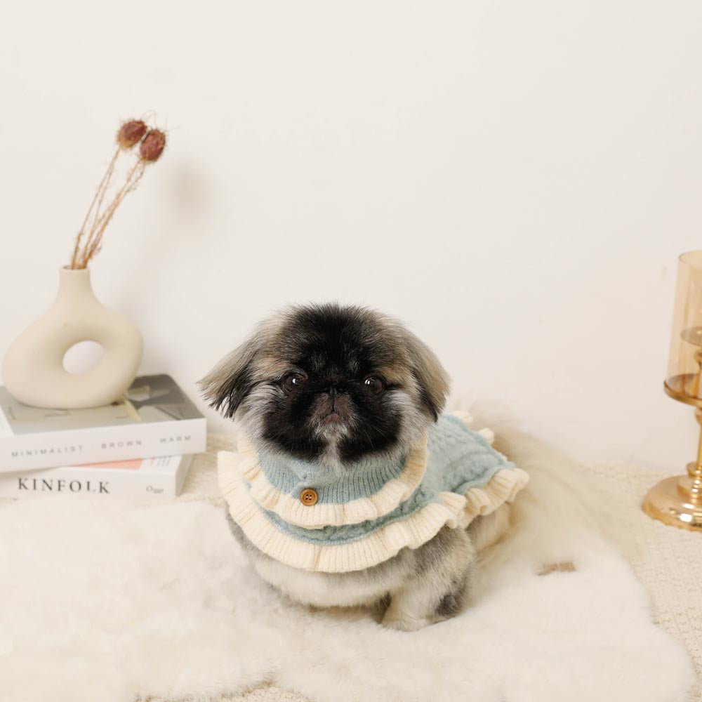 Bicolor frilled cable knit poncho
