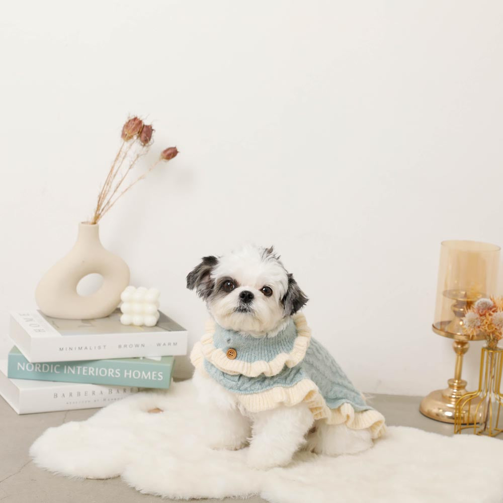 Bicolor frilled cable knit poncho