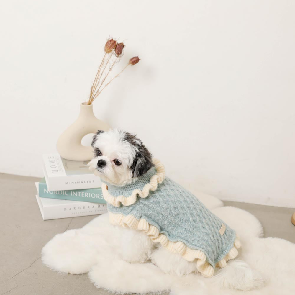 Bicolor frilled cable knit poncho