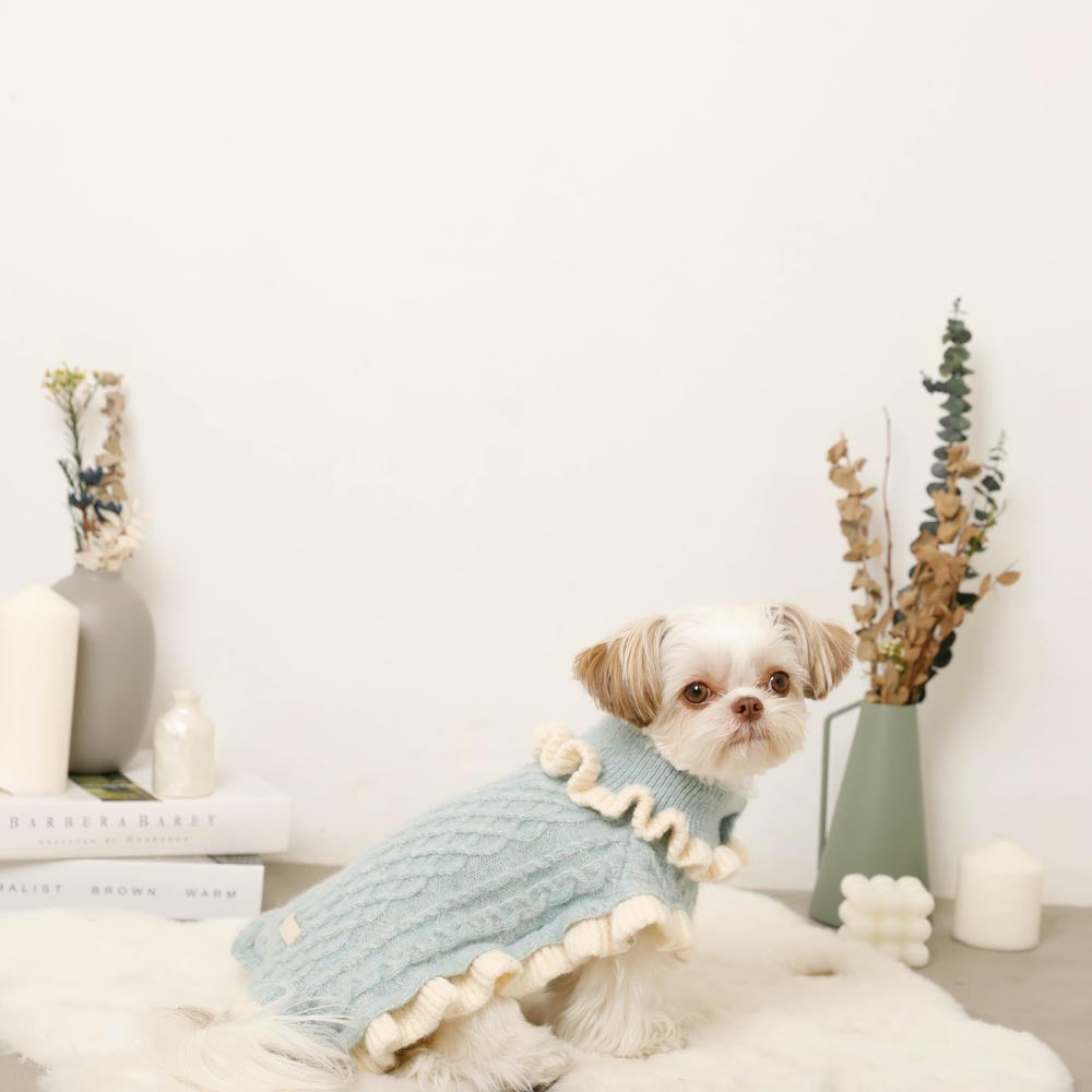 Bicolor frilled cable knit poncho
