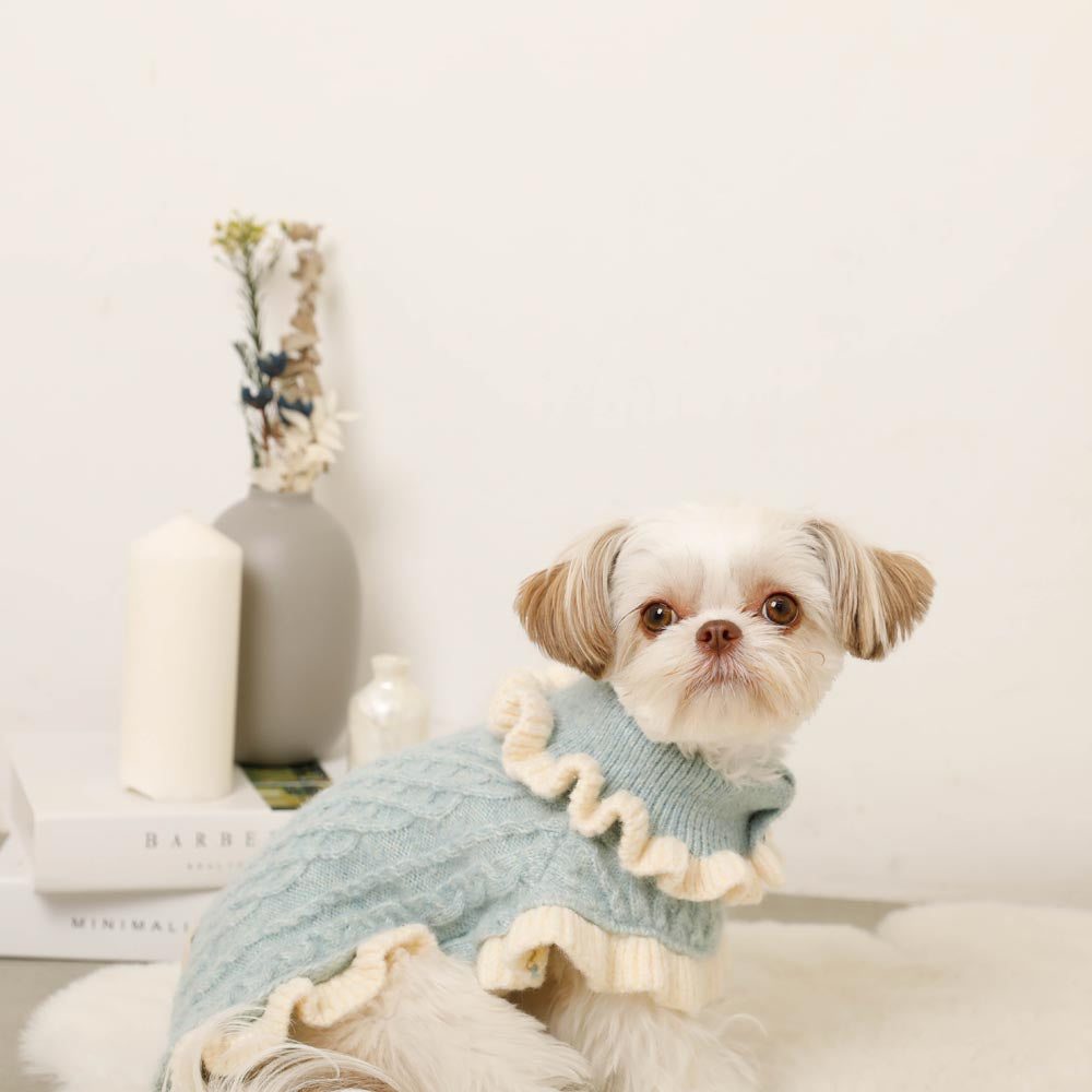 Bicolor frilled cable knit poncho