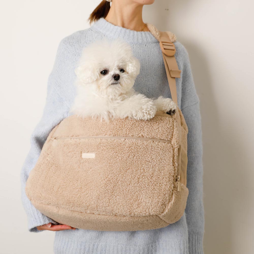 Boa sling bag with cushion