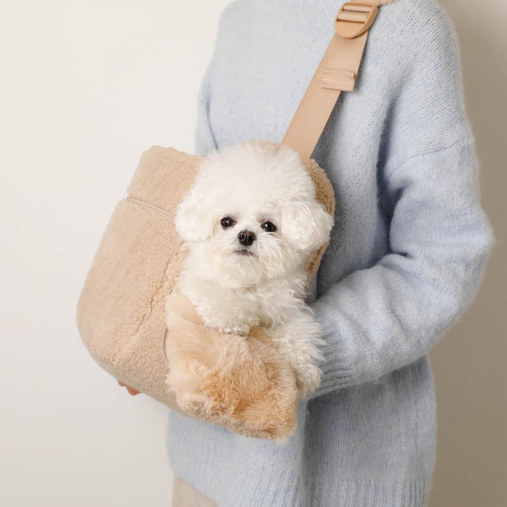 Boa sling bag with cushion