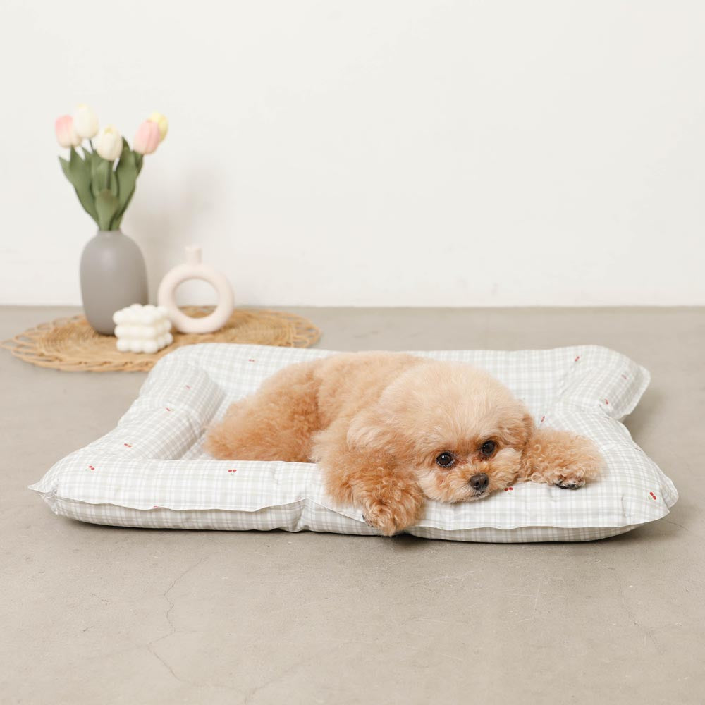 Cool gel mat with cherry check pattern on your chin