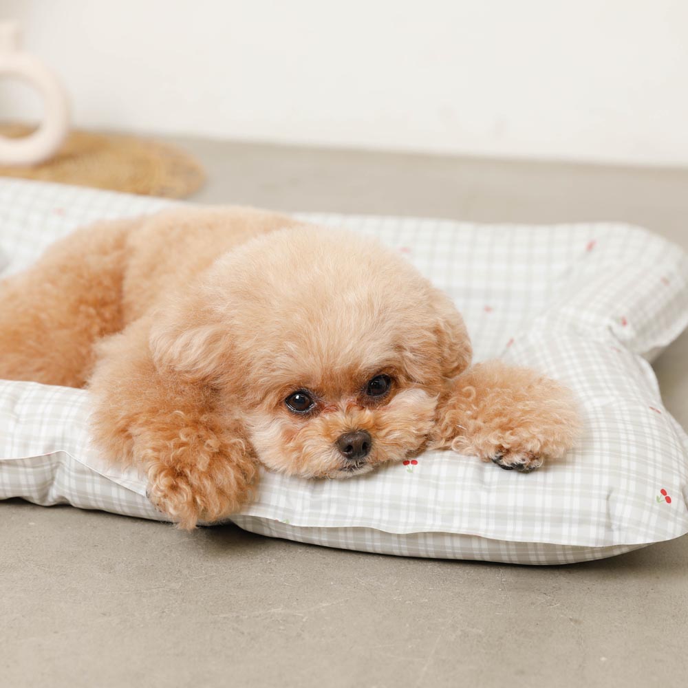 Cool gel mat with cherry check pattern on your chin