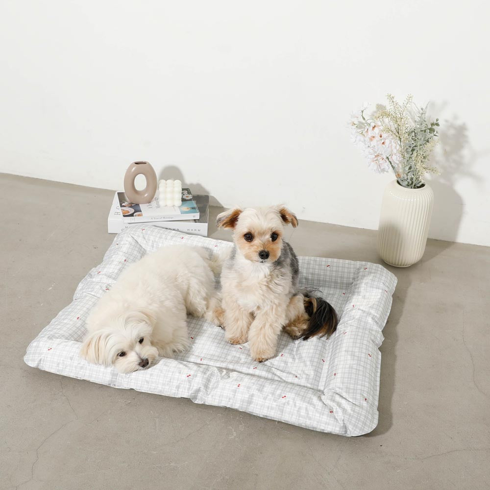 Cool gel mat with cherry check pattern on your chin