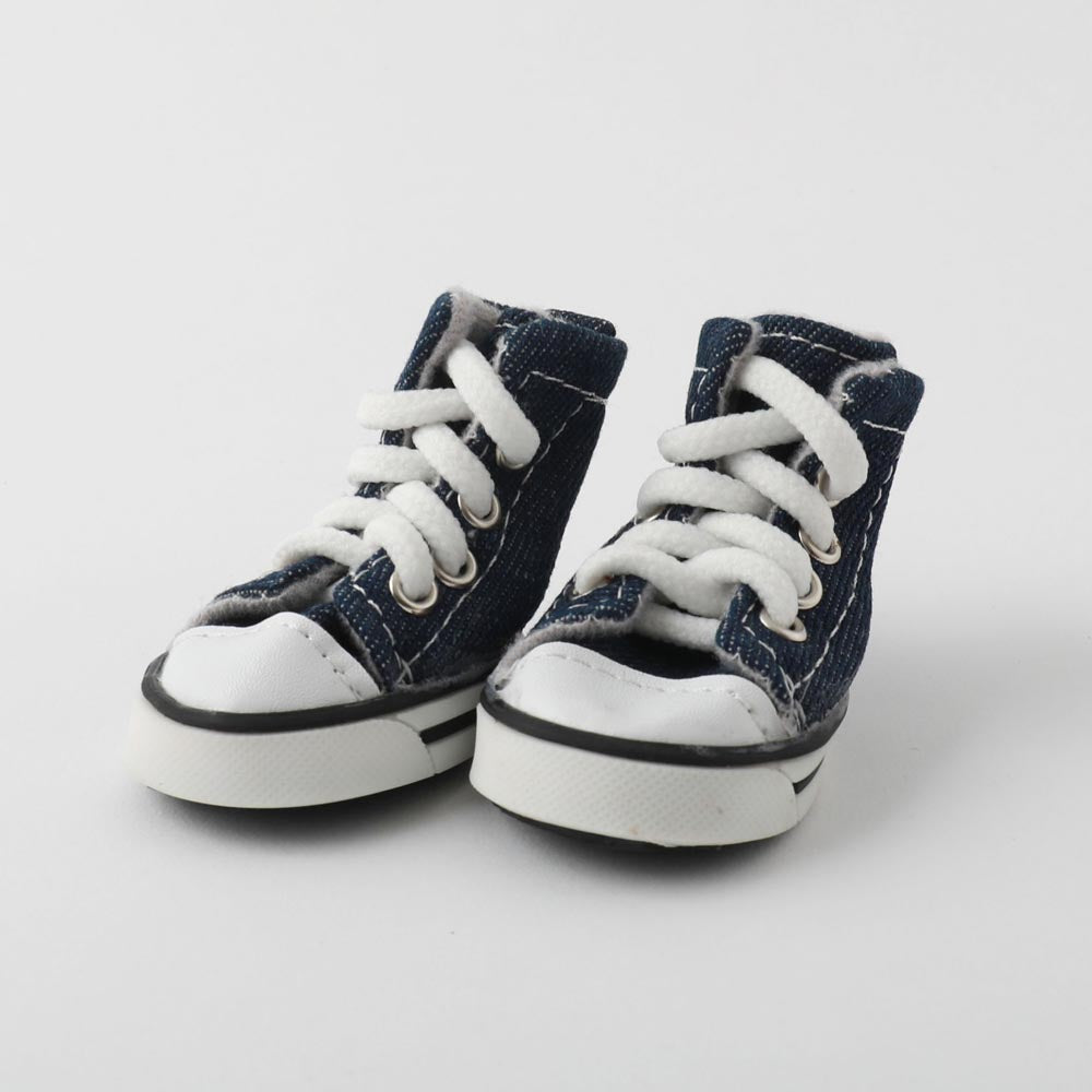 lace up sneakers